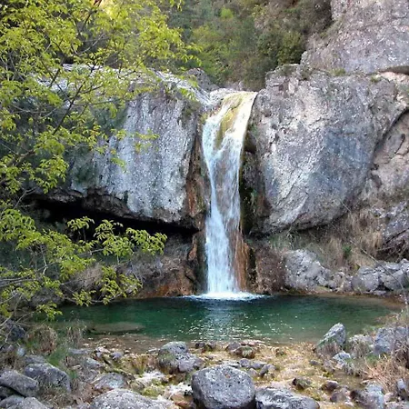 Ainalis アパート *