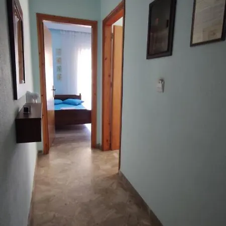 Ainalis アパート *